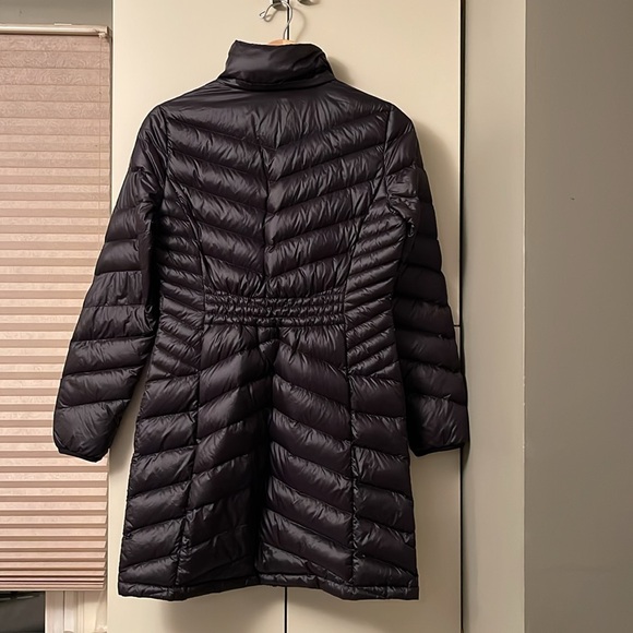 Andrew Marc, packable, 650 Fill, 90% duck down, velvet lined collar, zip pockets - Picture 2 of 13